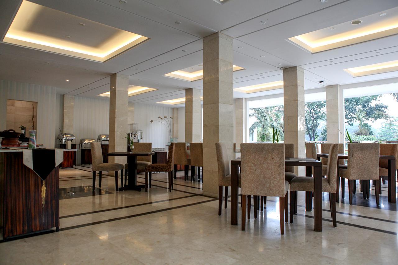 Reddoorz Premium @ Ciumbuleuit Atas Hotel 4*