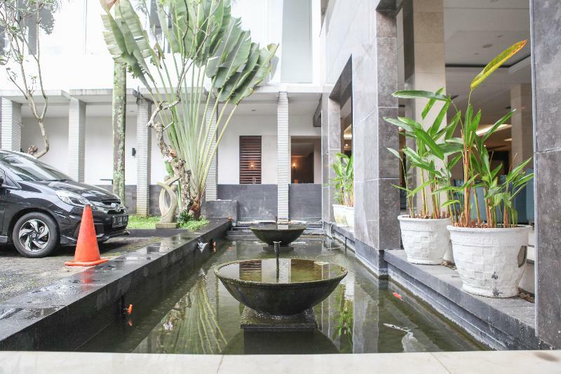 Hotel Reddoorz Premium @ Ciumbuleuit Atas Bandung